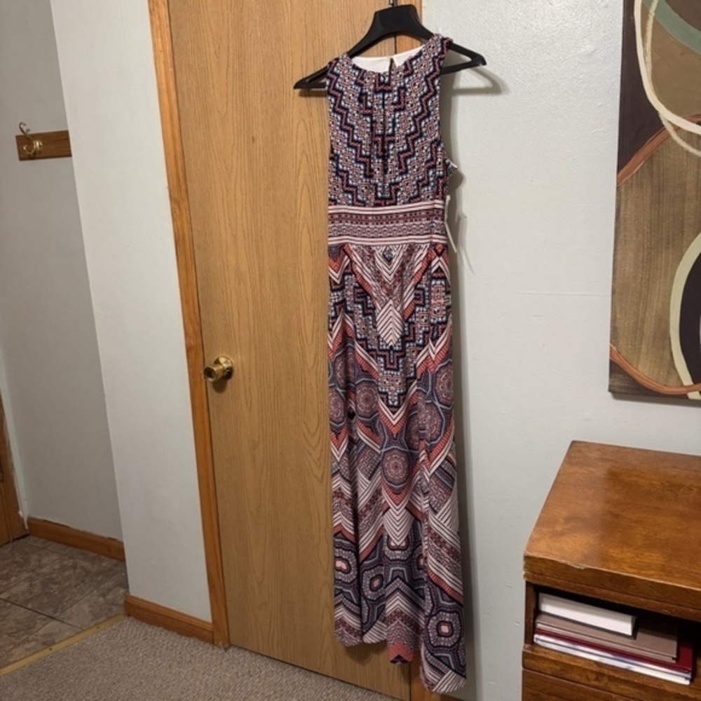 London Times NWT Size 8 Multi-Color w/Geometric Print Sleeveless Maxi Dress